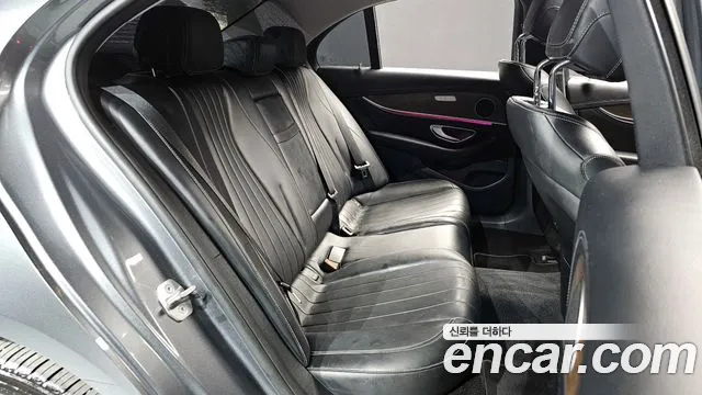 Mercedes-Benz E-Class 2017 — фото 11