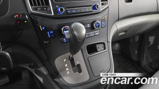 Hyundai Starex 2019 — фото 12