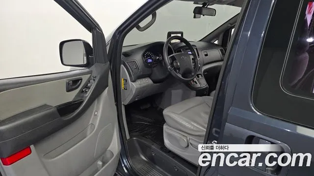 Hyundai Starex 2019 — фото 13