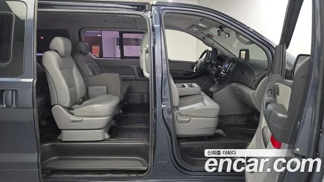 Hyundai Starex 2019 — фото 17