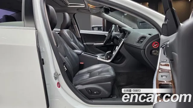 Volvo S60 2017 — фото 11