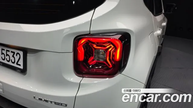 Jeep Renegade 2023 — фото 8