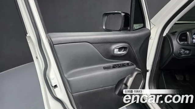 Jeep Renegade 2023 — фото 13