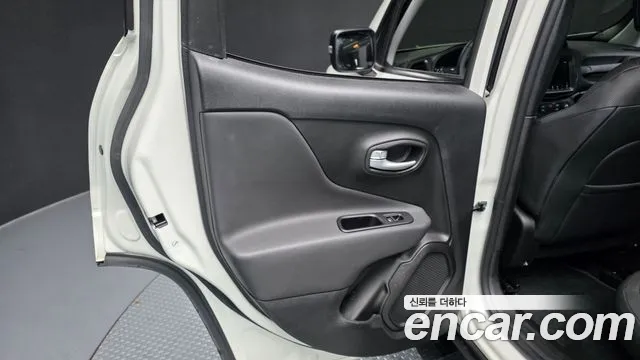Jeep Renegade 2023 — фото 14