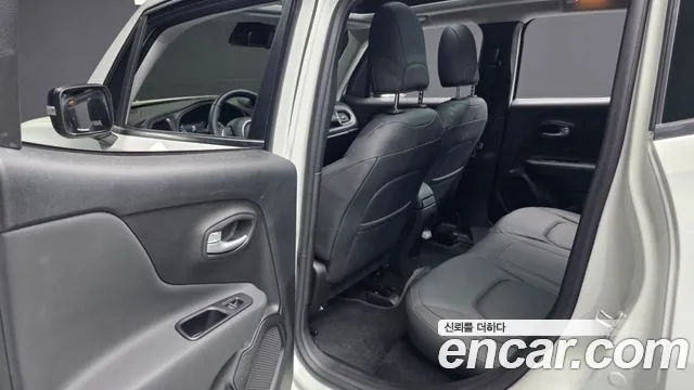 Jeep Renegade 2023 — фото 15