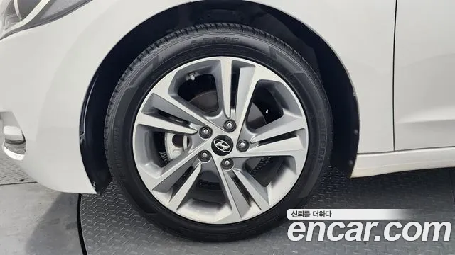 Hyundai AVANTE 2018 — фото 4