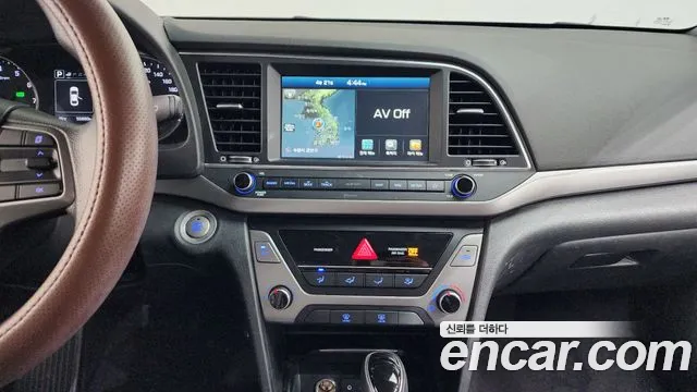 Hyundai AVANTE 2018 — фото 17