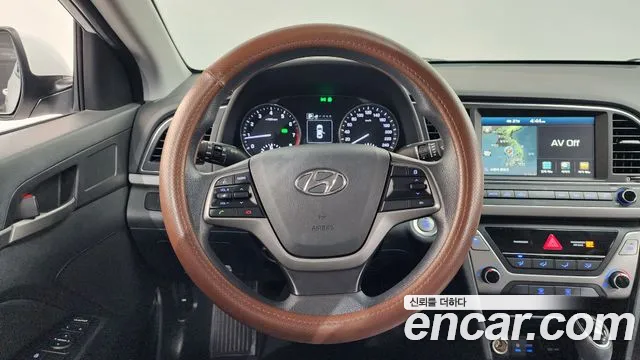 Hyundai AVANTE 2018 — фото 18