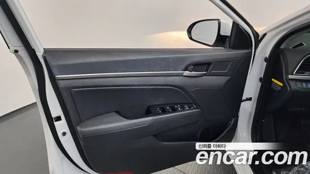 Hyundai AVANTE 2018 — фото 13