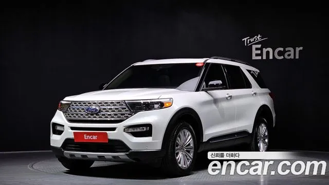 Ford Explorer 2023 — фото 1