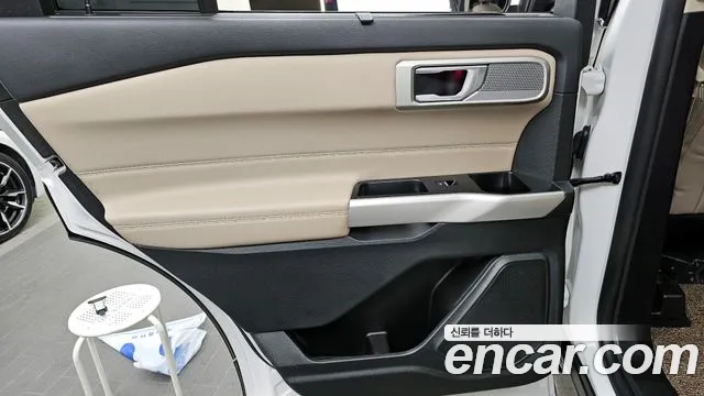 Ford Explorer 2023 — фото 15