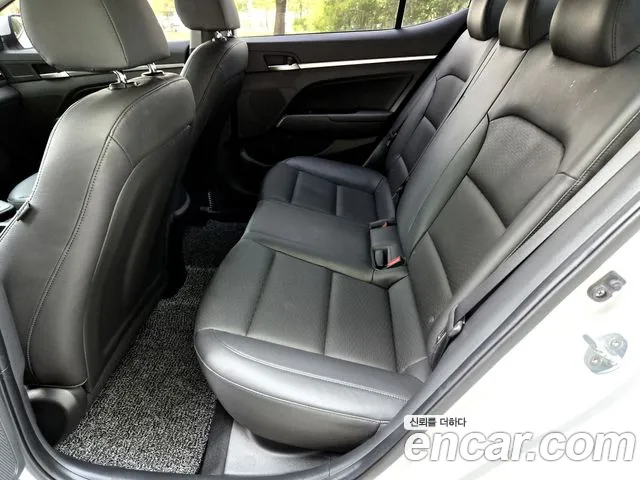 Hyundai AVANTE 2020 — фото 11
