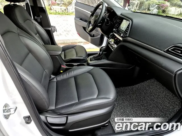 Hyundai AVANTE 2020 — фото 12