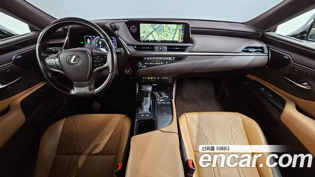 Lexus ES 2019 — фото 10