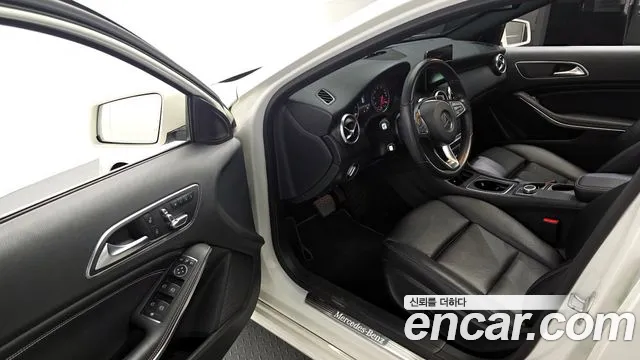 Mercedes-Benz A-Class 2018 — фото 13