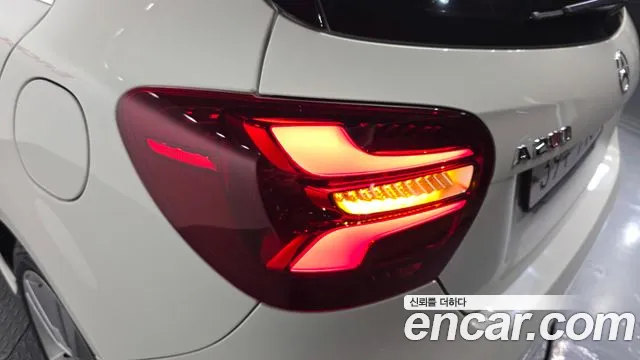 Mercedes-Benz A-Class 2018 — фото 9