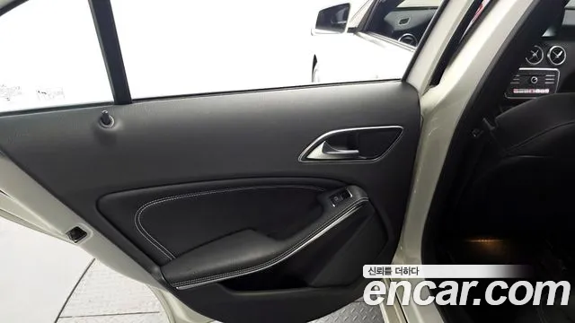 Mercedes-Benz A-Class 2018 — фото 15