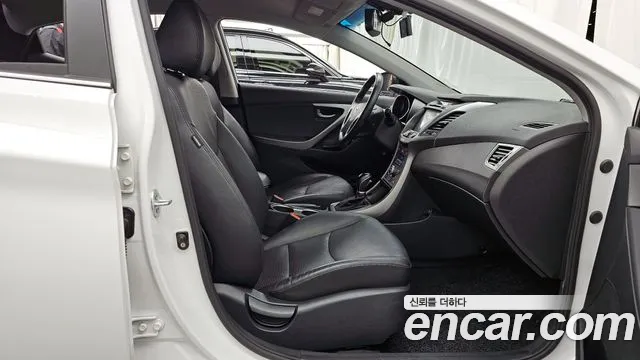 Hyundai AVANTE 2016 — фото 11