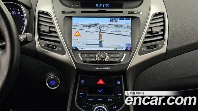 Hyundai AVANTE 2016 — фото 14