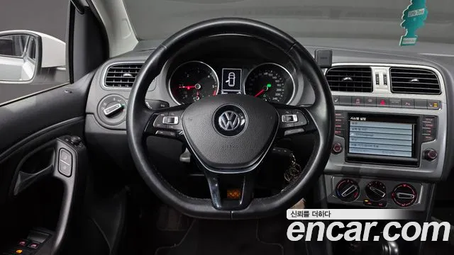 Volkswagen Polo 2016 — фото 13