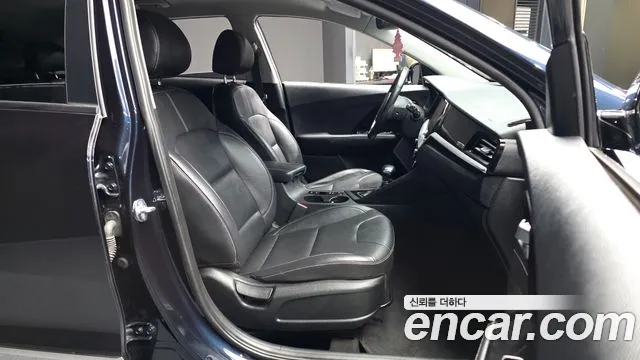Kia Niro 2021 — фото 17