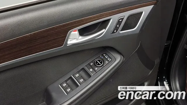 Genesis G80 2017 — фото 19