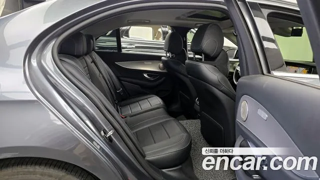 Mercedes-Benz E-Class 2017 — фото 12