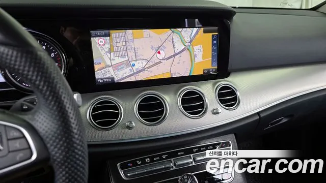 Mercedes-Benz E-Class 2017 — фото 14