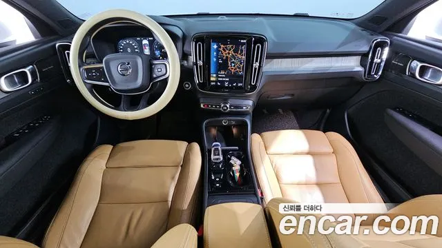 Volvo XC40 2020 — фото 10
