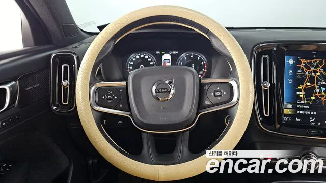 Volvo XC40 2020 — фото 19