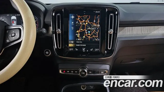 Volvo XC40 2020 — фото 20