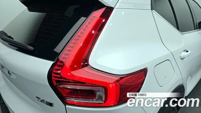 Volvo XC40 2020 — фото 9