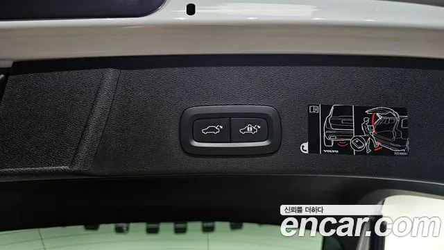Volvo XC40 2020 — фото 16