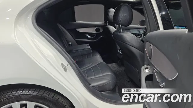 Mercedes-Benz C-Class 2020 — фото 18