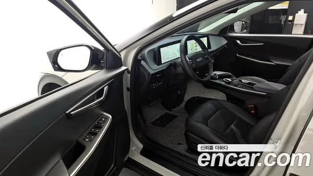 Kia EV6 2023 — фото 13