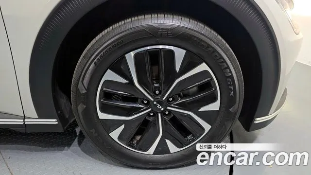 Kia EV6 2023 — фото 7