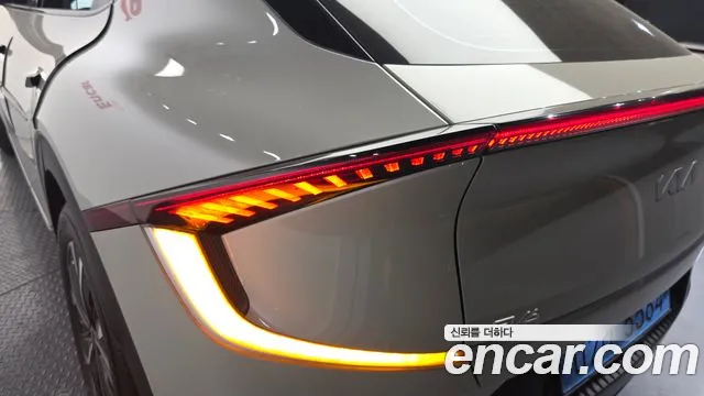 Kia EV6 2023 — фото 9