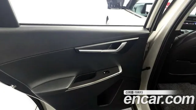 Kia EV6 2023 — фото 15
