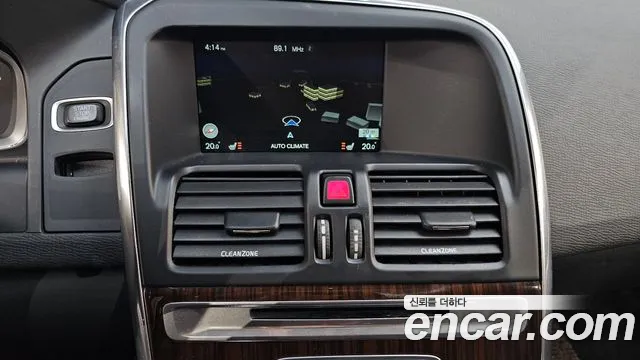 Volvo XC60 2017 — фото 19
