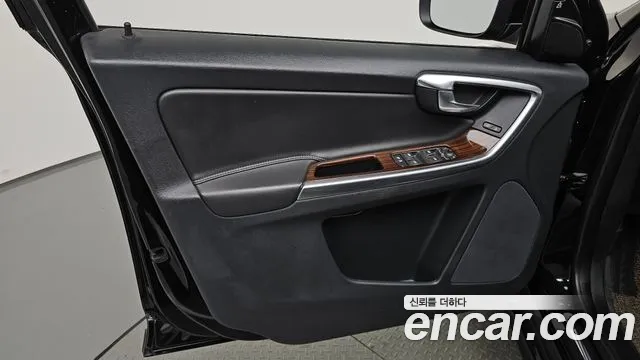 Volvo XC60 2017 — фото 13