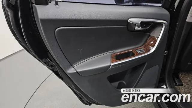 Volvo XC60 2017 — фото 14