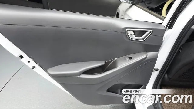 Hyundai Ioniq 2020 — фото 15