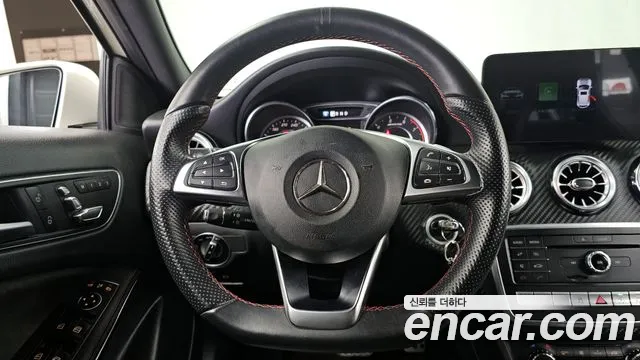 Mercedes-Benz A-Class 2016 — фото 13