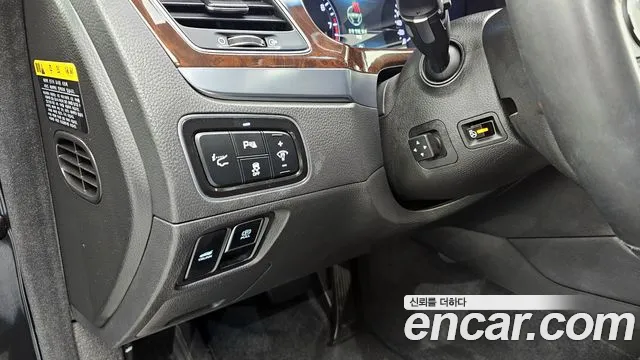 Hyundai Equus 2015 — фото 16
