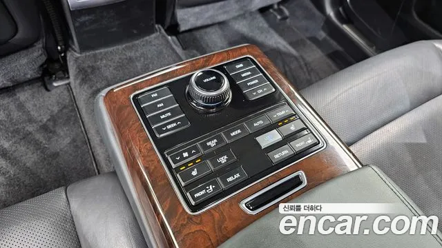 Hyundai Equus 2015 — фото 19
