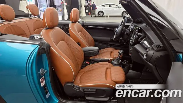 Mini Cooper Convertible 2017 — фото 11
