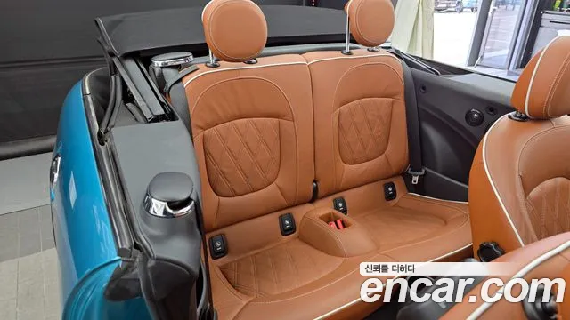 Mini Cooper Convertible 2017 — фото 12