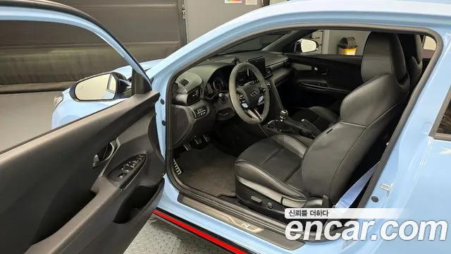 Hyundai Veloster 2022 — фото 10