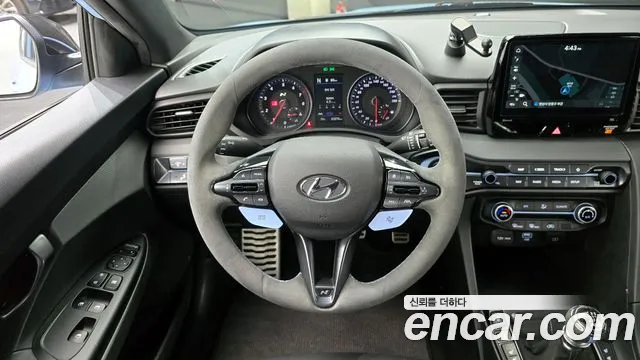 Hyundai Veloster 2022 — фото 13