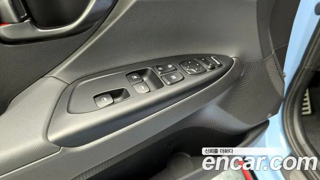 Hyundai Veloster 2022 — фото 14